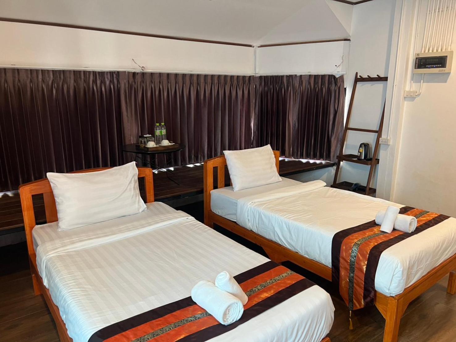 Baan Khlong Mae Kha Hotel — Photos 3